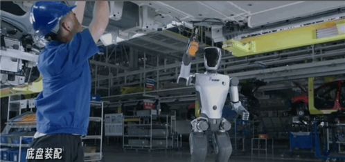 天才少年离职创业 稚晖君半年打造多功能人形机器人，上得工厂下得厨房，智能机器人销售火爆